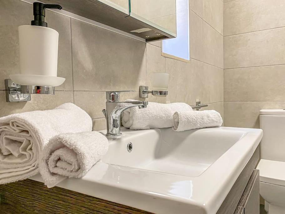 Lovely 1- Bedroom Apartment In Floriana ภายนอก รูปภาพ